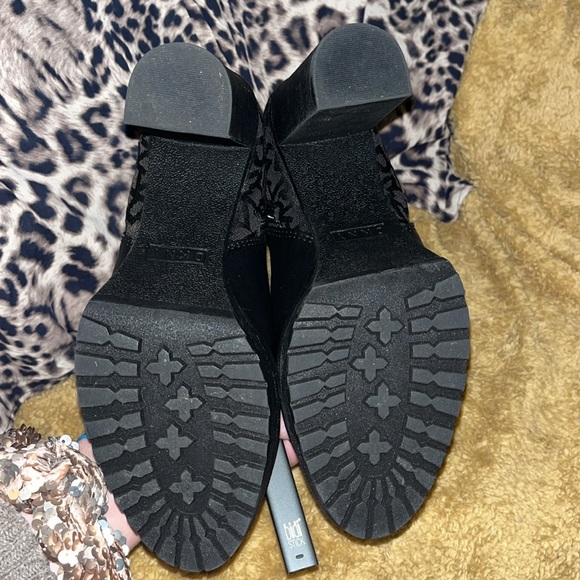 DKNY Tessi Black with Gold zipper Booties (RARE) - Picture 7 of 8